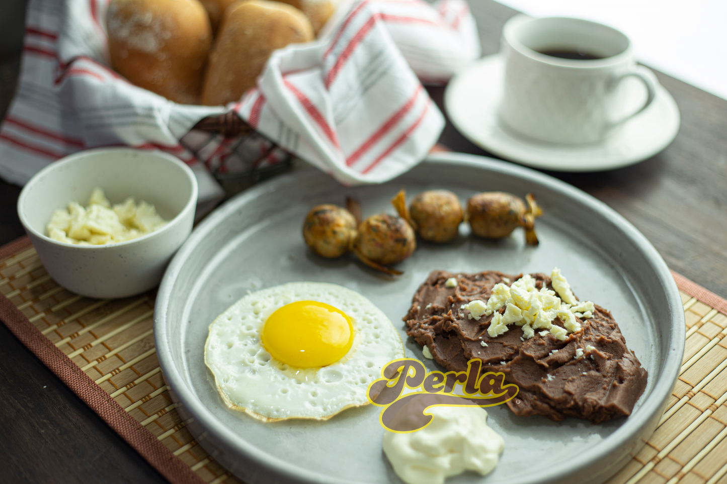 Perla Refried Black Beans (Frijoles Negros Refritos) 28.2 oz, Single Pouch