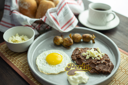 Perla Refried Black Beans (Frijoles Negros Refritos) 28.2 oz, Single Pouch
